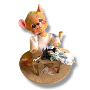 1993 Annalee Factory in the Woods Mouse Sewing with Tag #2120 7"